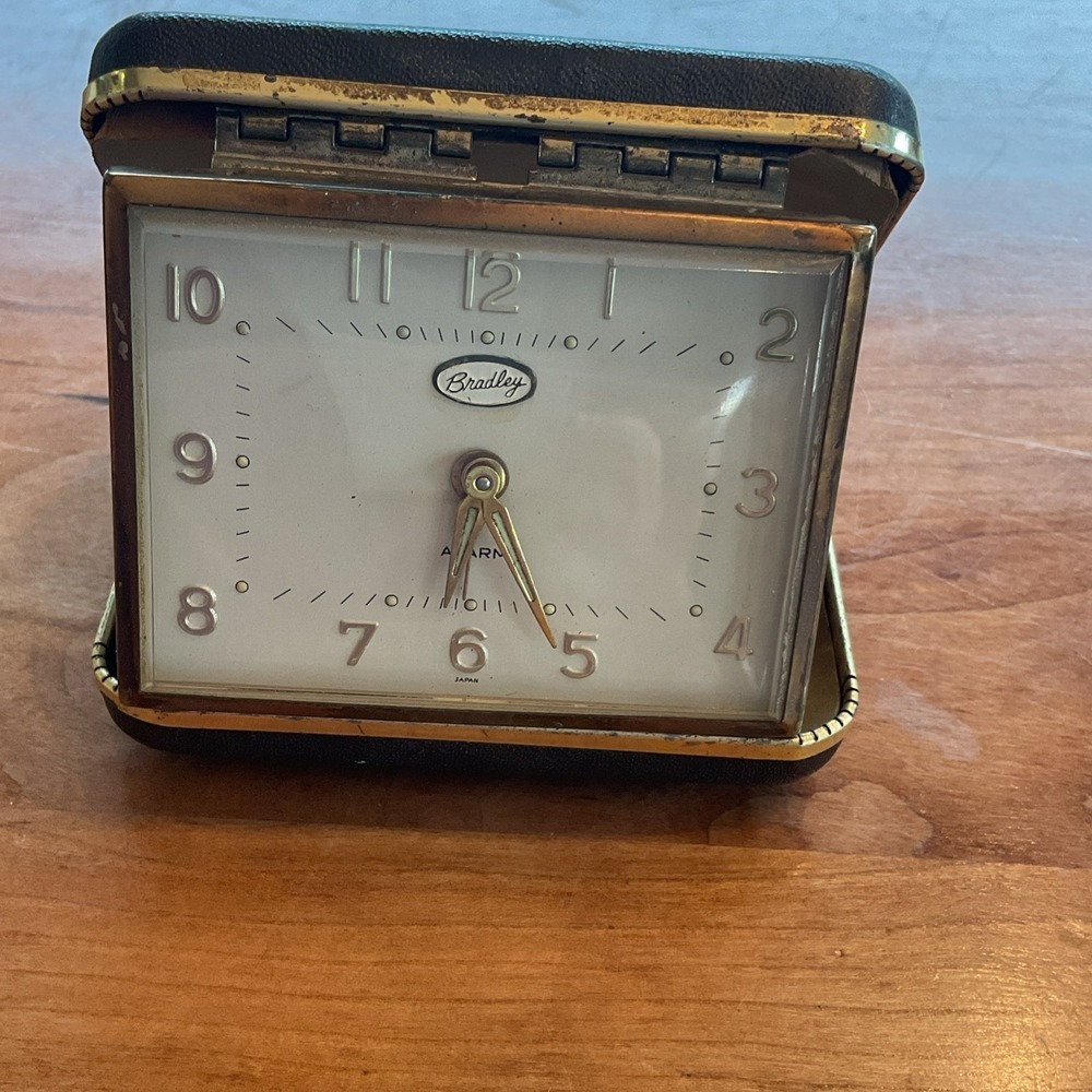 Vintage 1950s Bradley Japan Travel Alarm Clock Works – Needs Key‎